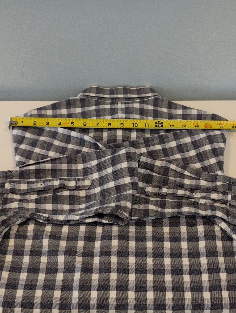 Banana Republic Men's Medium Slim Fit Luxe Flannel Button Down Plaid Shirt